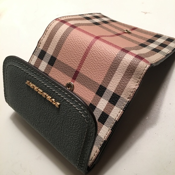 Burberry House Check and Leather Wallet - Picture 5 of 8