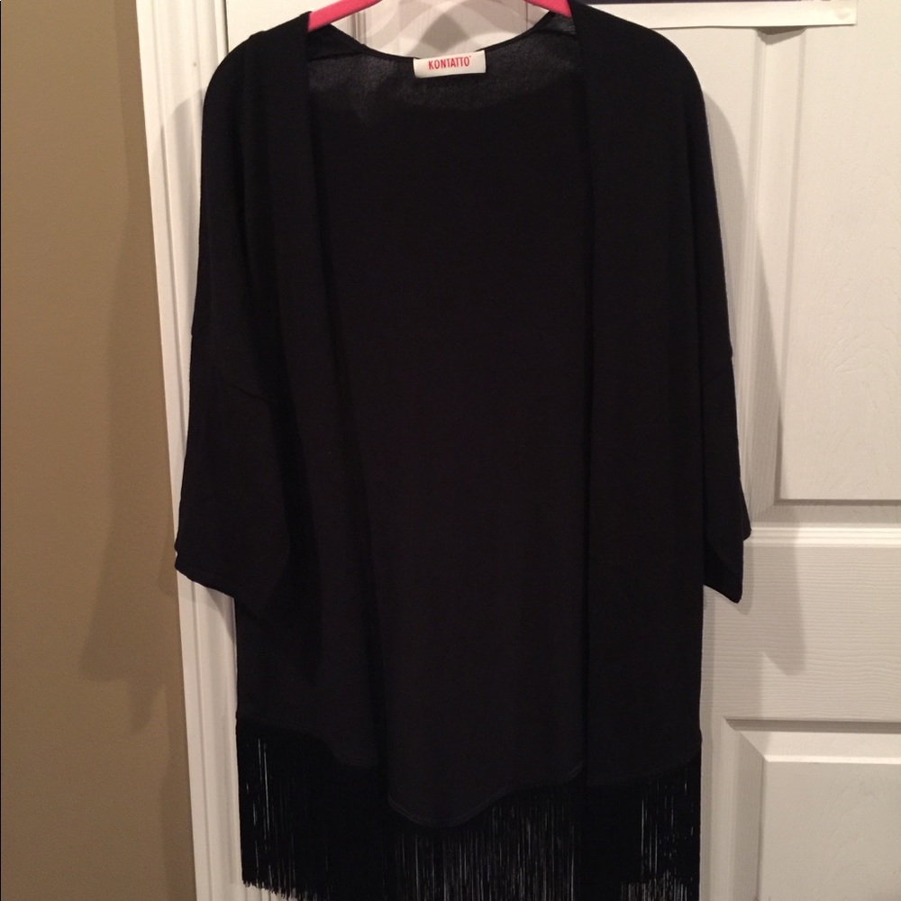 Black elegant cardigan with bottom fringe