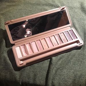 Urban decay Naked 3 pallet. Brush not included.