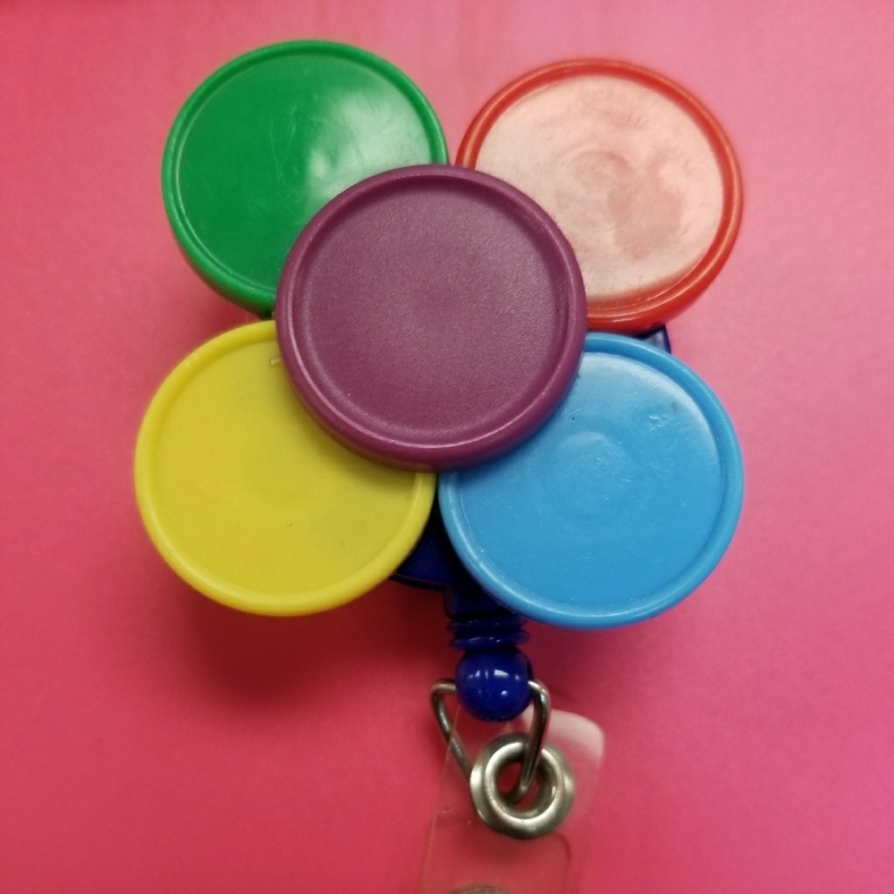 🦜FLOWER BOTTLE CAP BADGE REEL