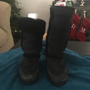 Black Ugg boots