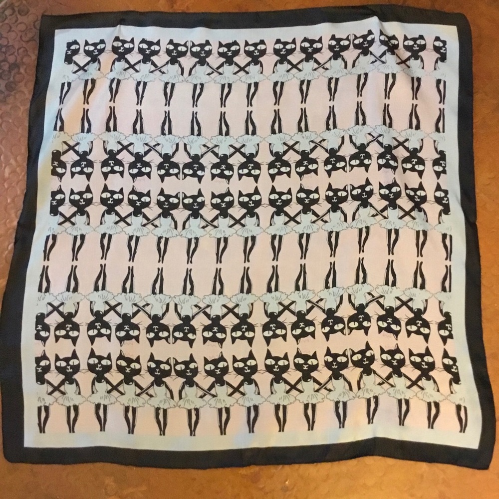 ❤️NEW❤️ SILK Dancing Cat Scarf