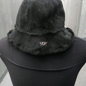 UGG Real Dyed Shearling Bucket Hat BLACK