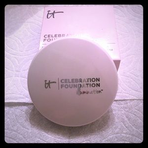 IT Cosmetics Celebration Foundation