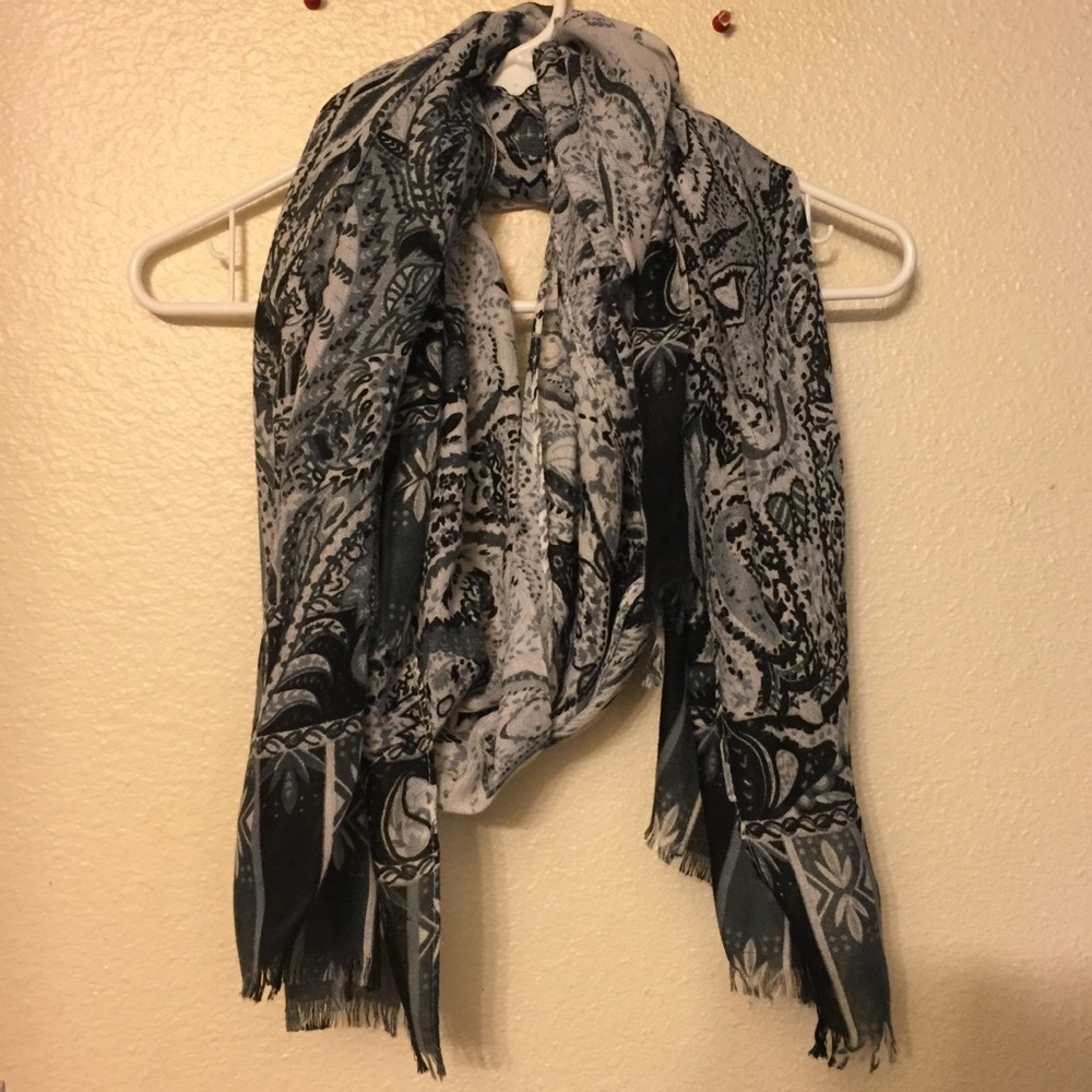 Paisley print scarf