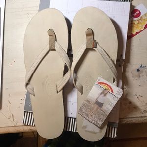 WHITE LEATHER RAINBOWS SANDALS 8.5-9.5