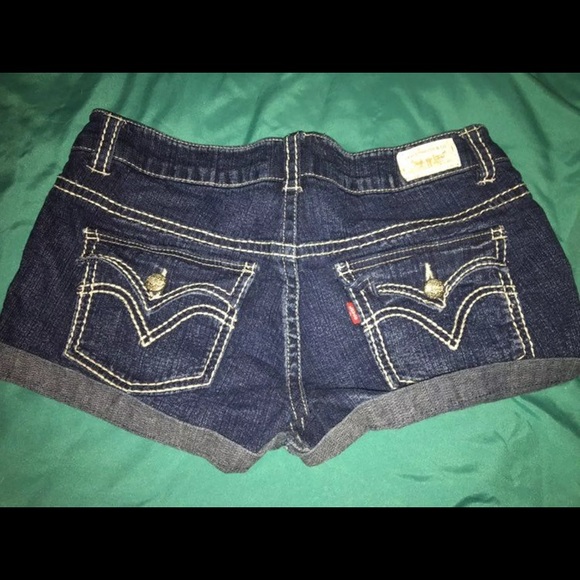 Levi shorts - Picture 2 of 2