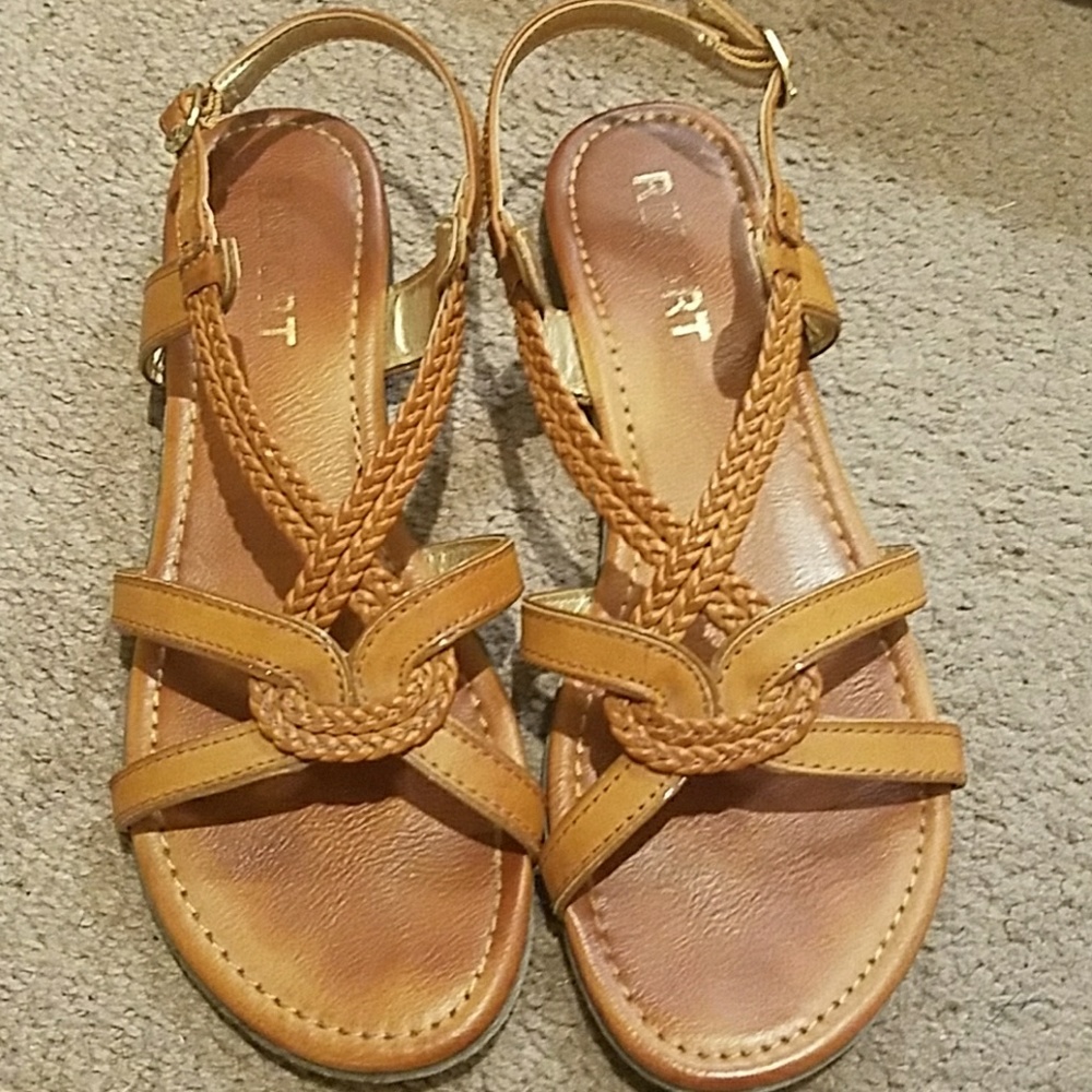 Report Tan Sandals