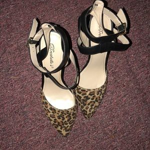 Women’s Leopard Print Pumps