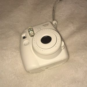 White Polaroid mini 8