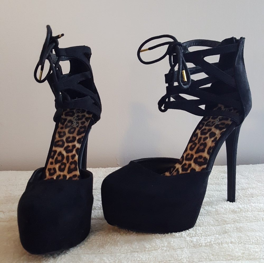 BLACK HEELS