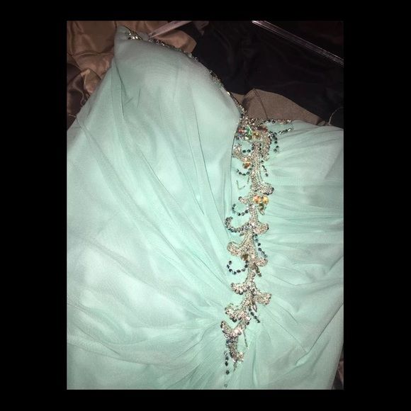 Formal dress - Picture 3 of 4