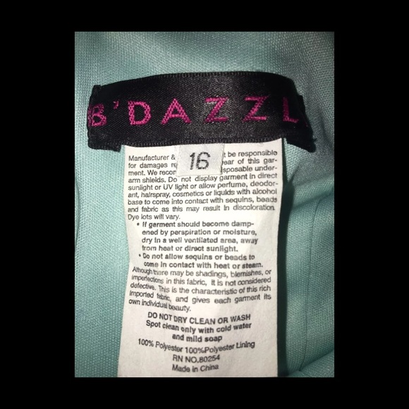 Formal dress - Picture 4 of 4