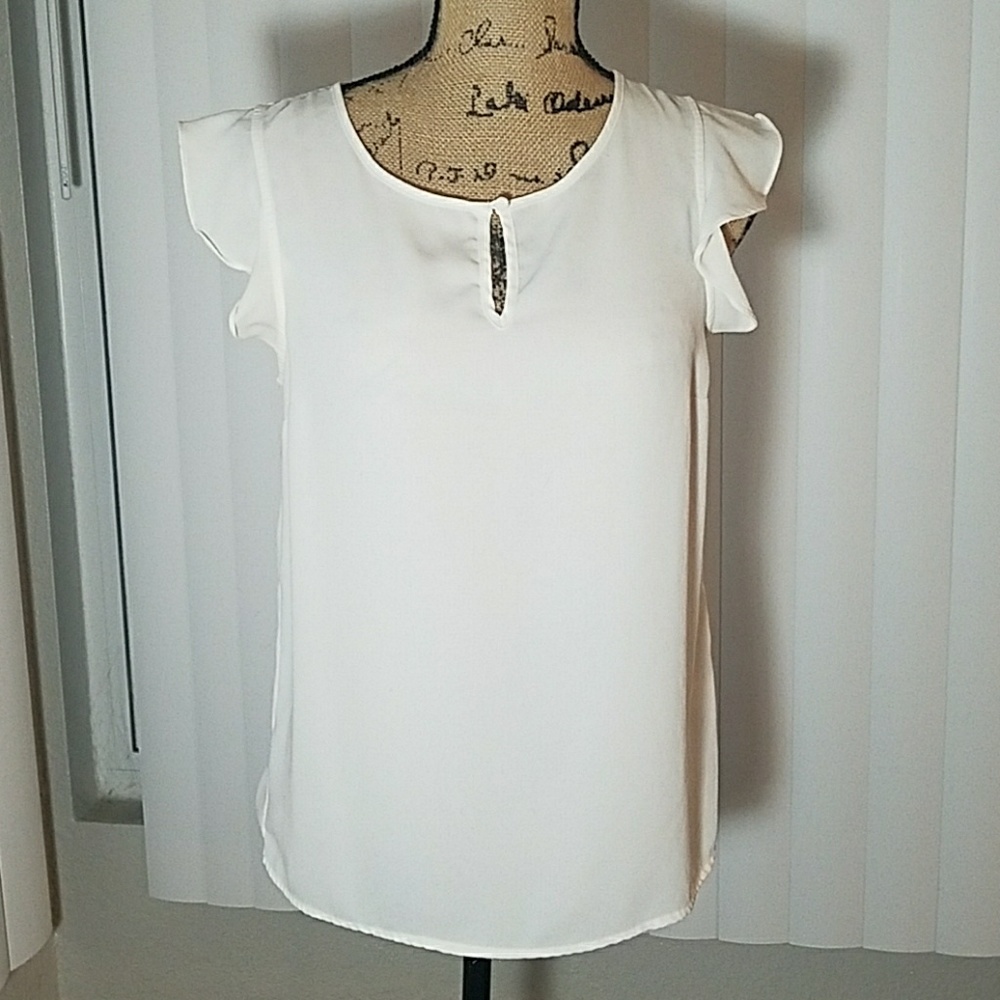 Elle cream top with button keyhole