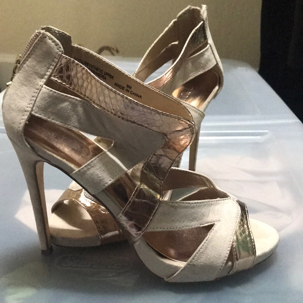Pumps - Picture 2 of 2