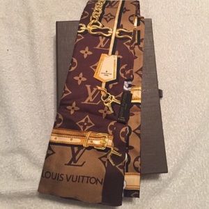 Must go! Louis Vuitton bandeau scarf
