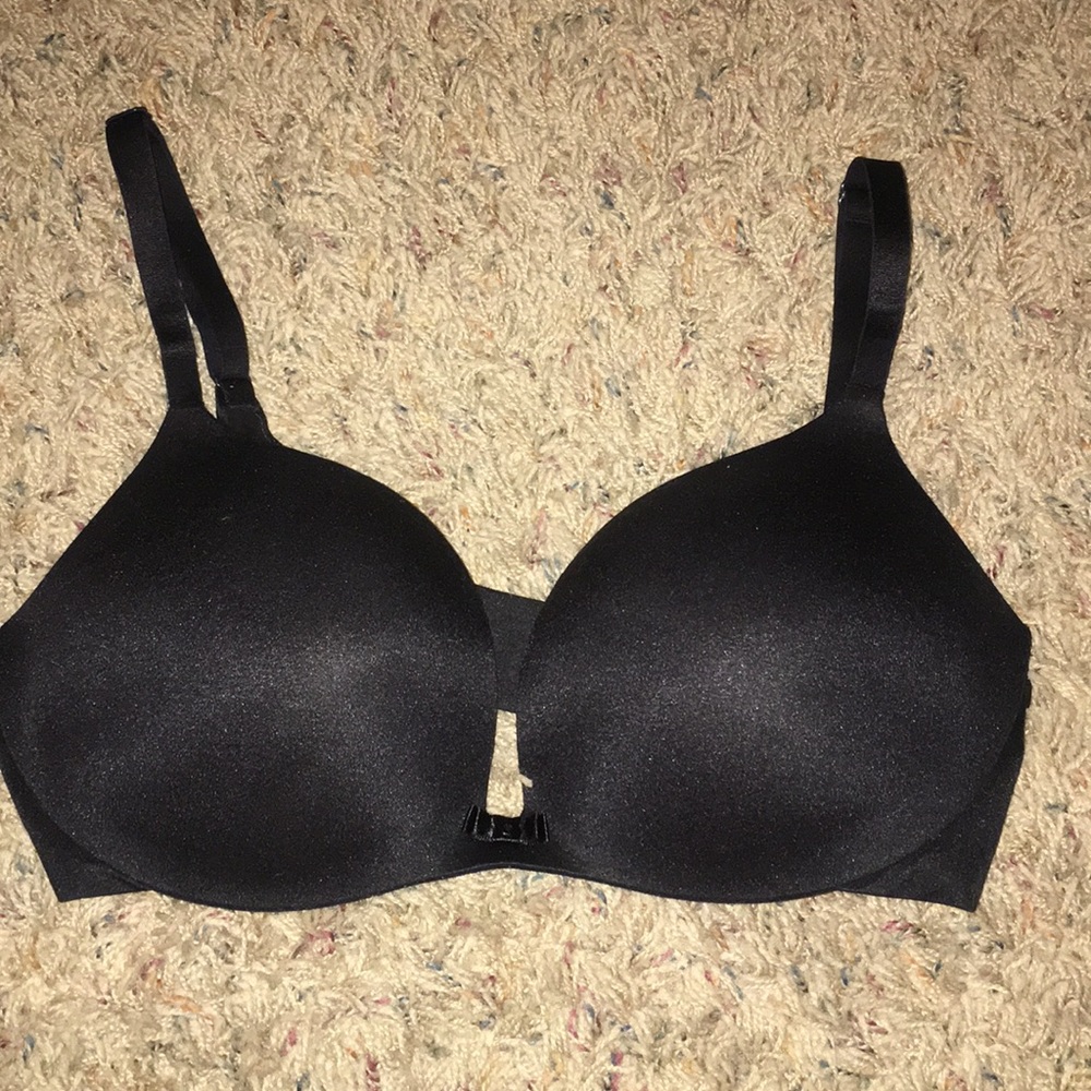 Black VS bra • 34D