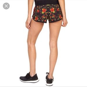 Ultracor track shorts bloom print size XS