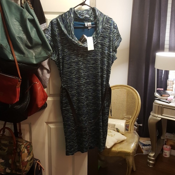 Dress - Picture 2 of 2