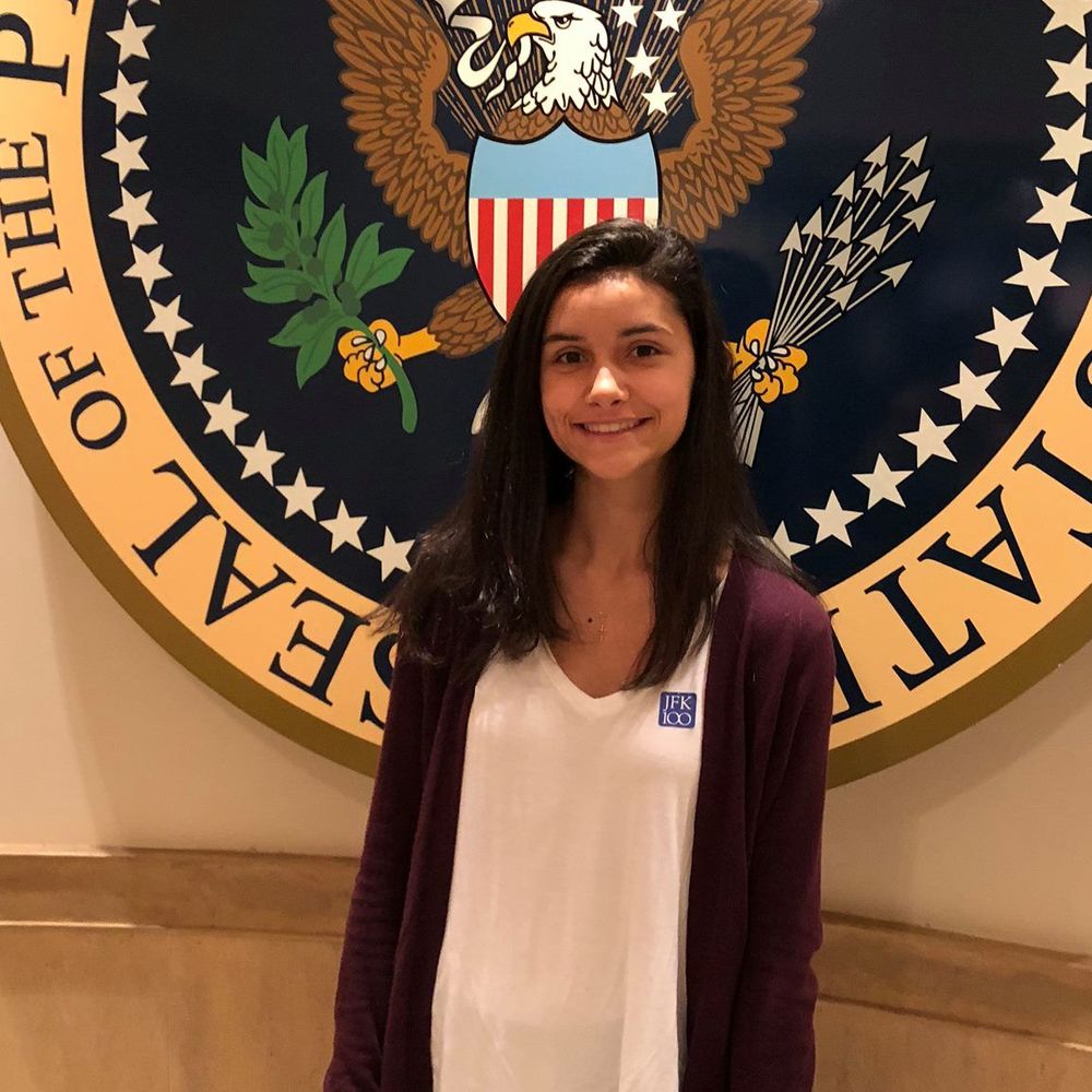 Meet your Posher, Chloe