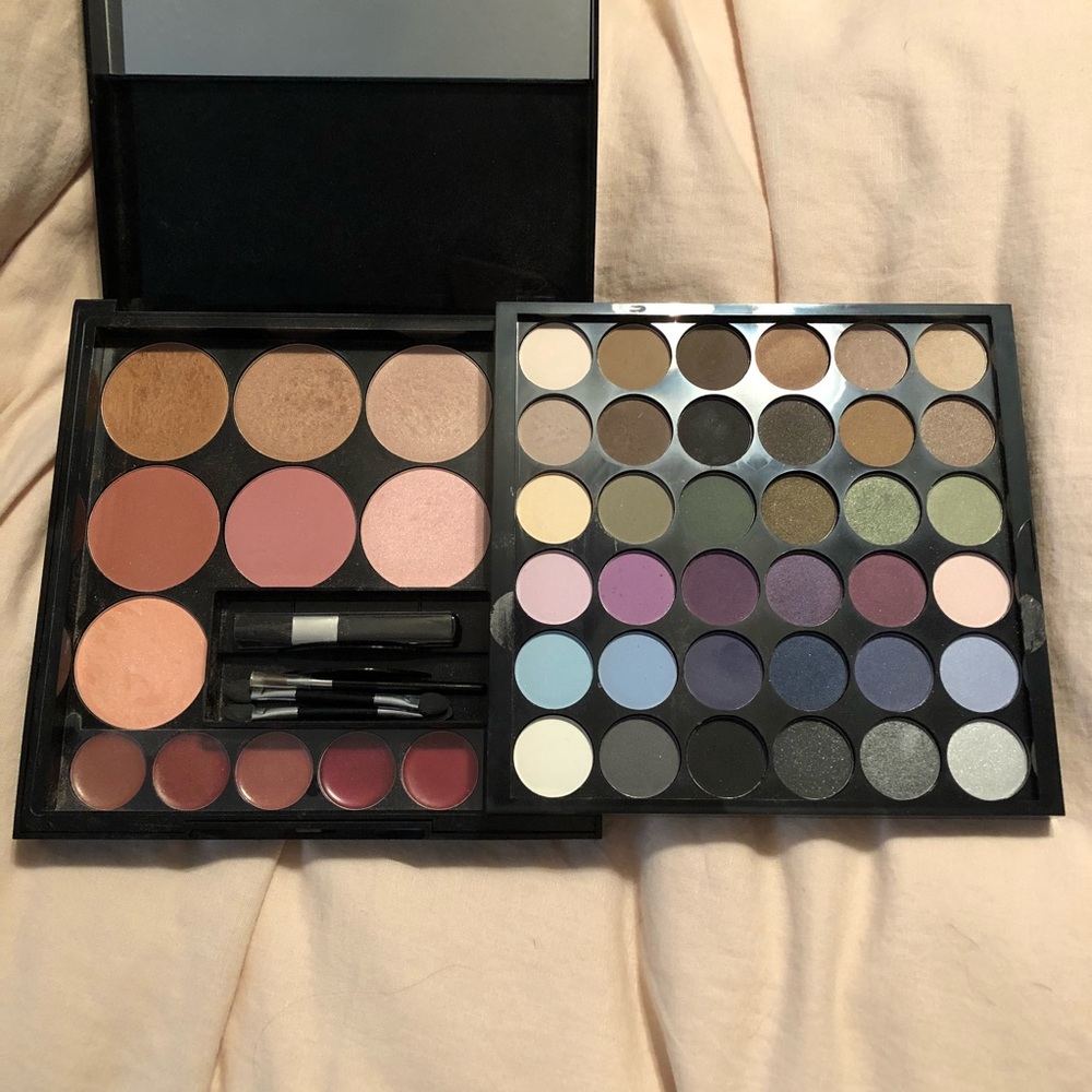 Eye, blush and lip palette 🎨