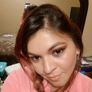 Meet your Posher, Claudia