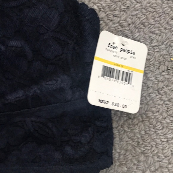 NWT Free People Navy Galloon Lace Racerback Crop - Picture 4 of 5