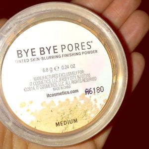 It cosmetics tint blurring finishing powder