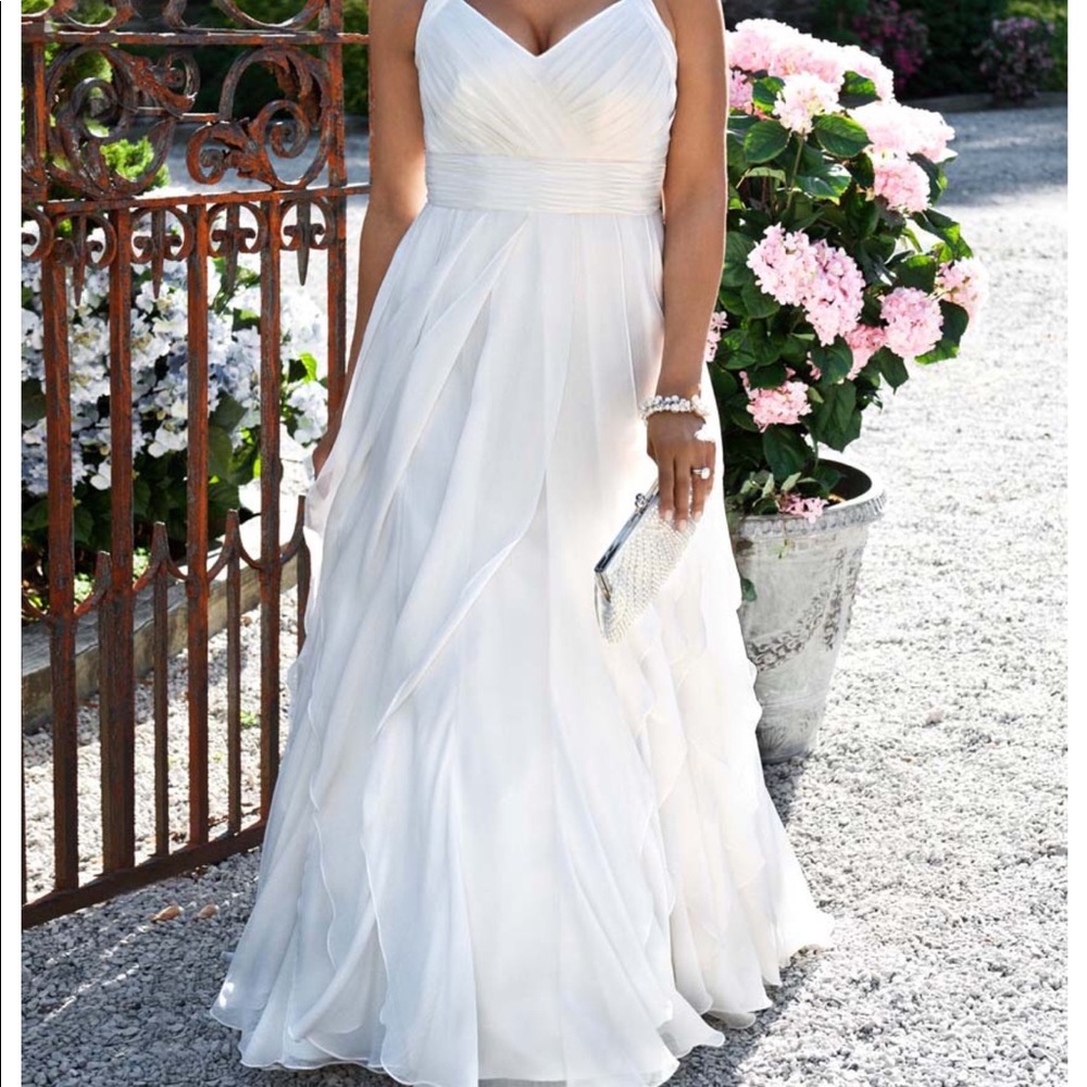 David’s Bridal NWT Halter Wedding Dress, Size 20W