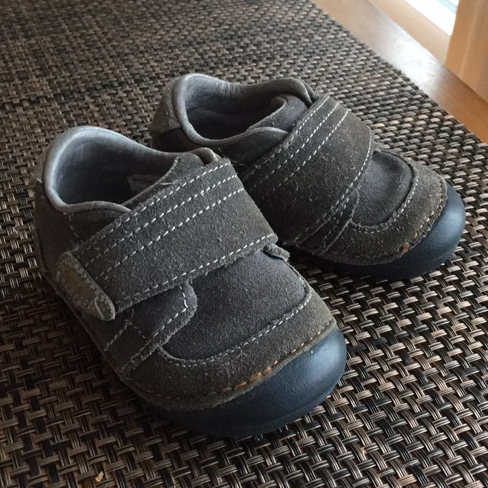 Boys stride rite Velcro shoes. Good condition.