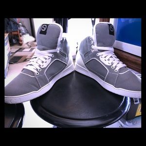 Gucci men’s Praga print (like new )