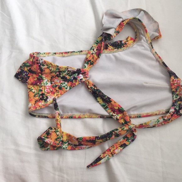 Flower bikini top - Picture 3 of 3