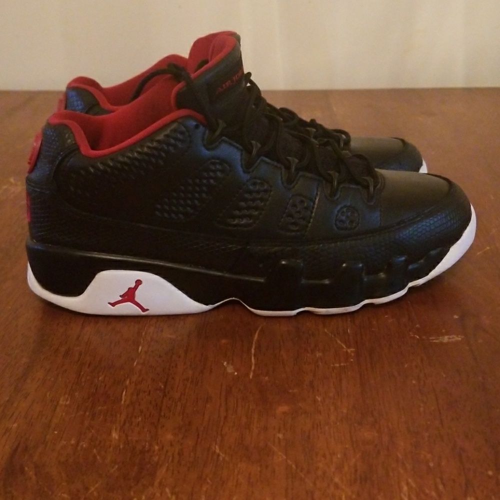 JORDAN RETRO 9 LOWS  MENS SIZE 8