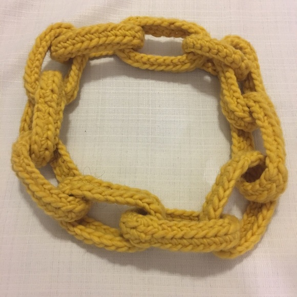 NWT custom made yarn scarf in link chain form - Picture 2 of 7