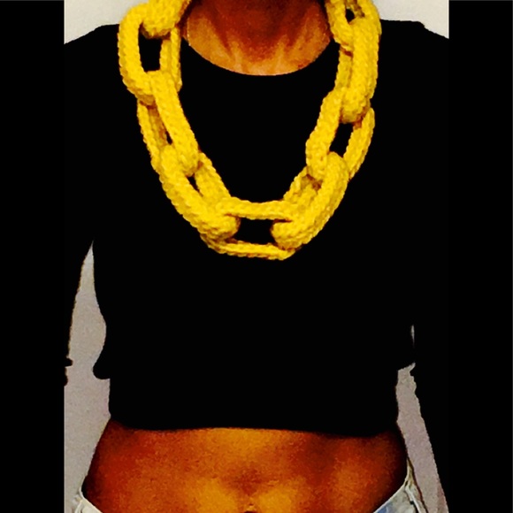 NWT custom made yarn scarf in link chain form - Picture 3 of 7