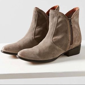 Seychelles Lucky Penny Suede Boot