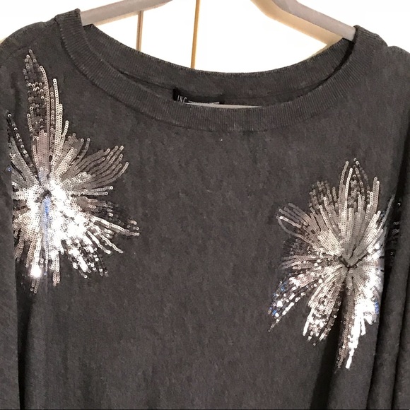 Beautiful, Festive Sweater - Picture 1 of 5