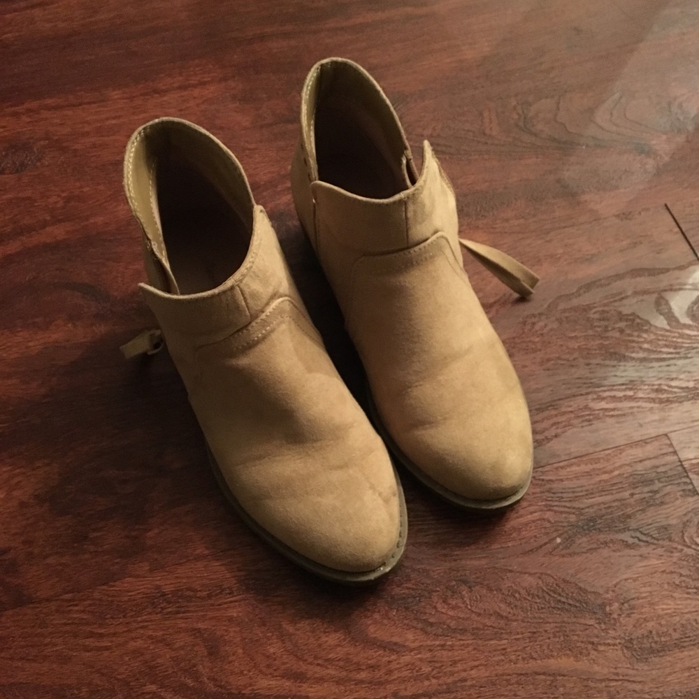 ANKLE BOOTS