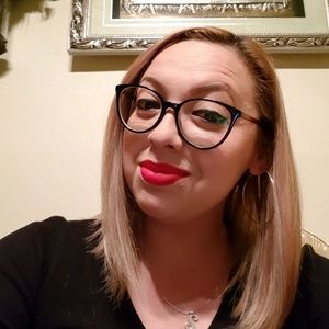 Meet your Posher, Alma