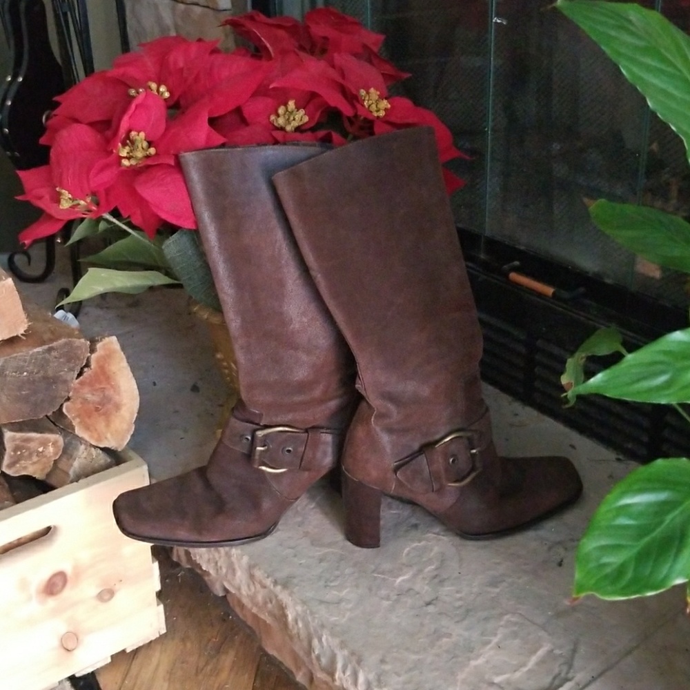 Donald Pliner Suede Brown Boots