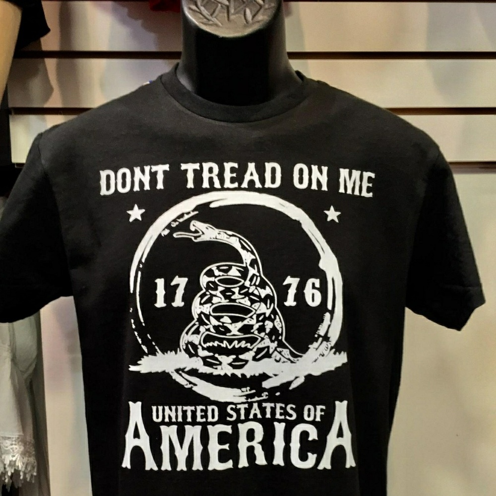 Don't tread on me tshirt Gadsden flag rattle snake