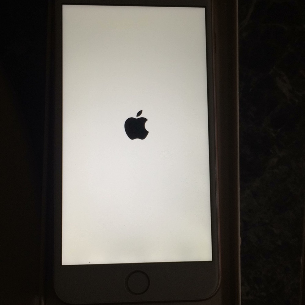 iPhone 8 Plus (UNLOCKED)