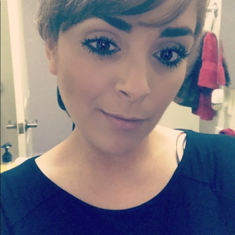 Meet your Posher, Claudia