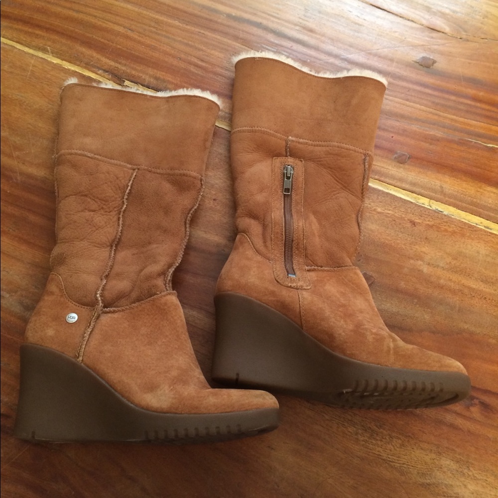UGG boots Joslyn shearling cuff brown size 6