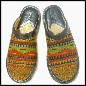 💋 BORN Handcrafted Genuine Wool and Leather Clogs
