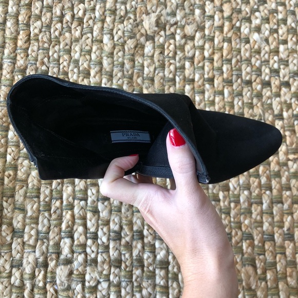 Authentic Prada Camoscio Nero Black Suede Ankle Heel Booties  Prada Camoscio Nero Black Suede Booties