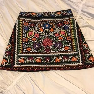 NWOT Lulus embroidered skirt