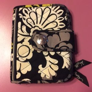 Vera Bradley Wallet. Used but in great condition.