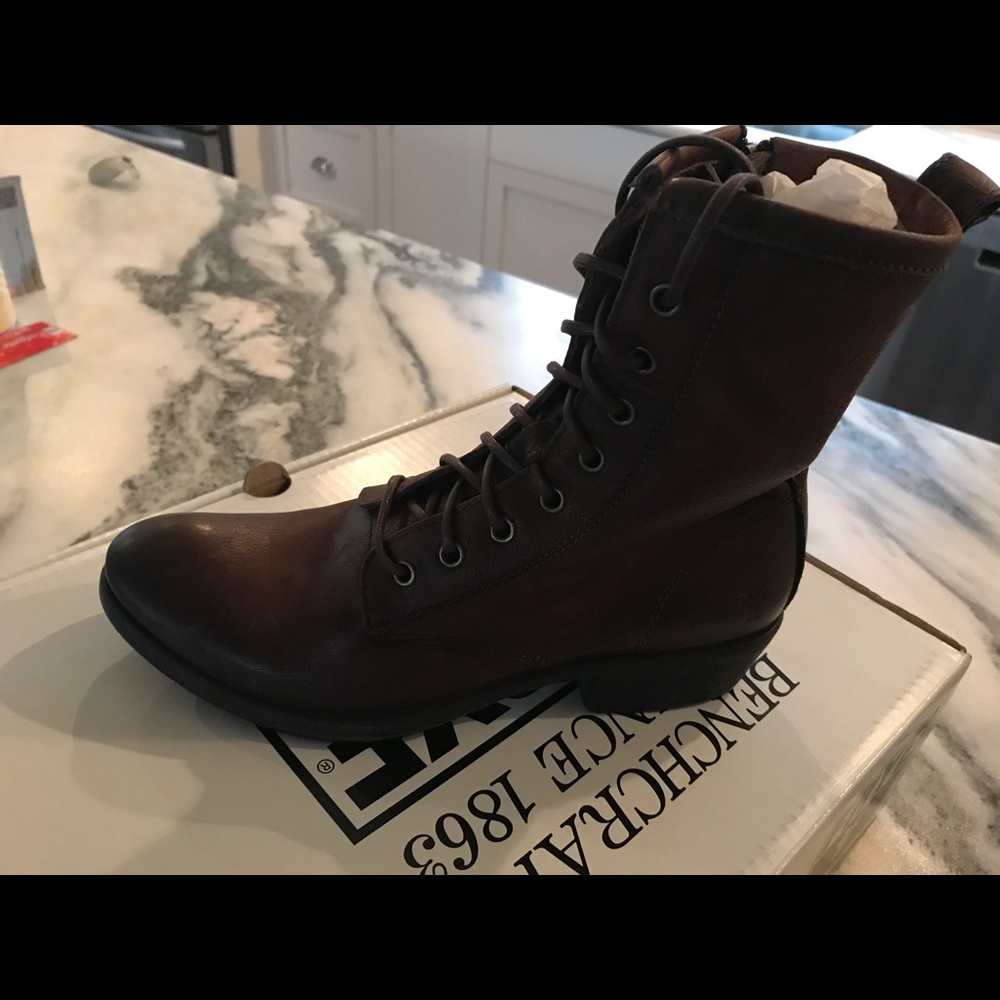 Frye Carson Lug lace up size 7m new in box.