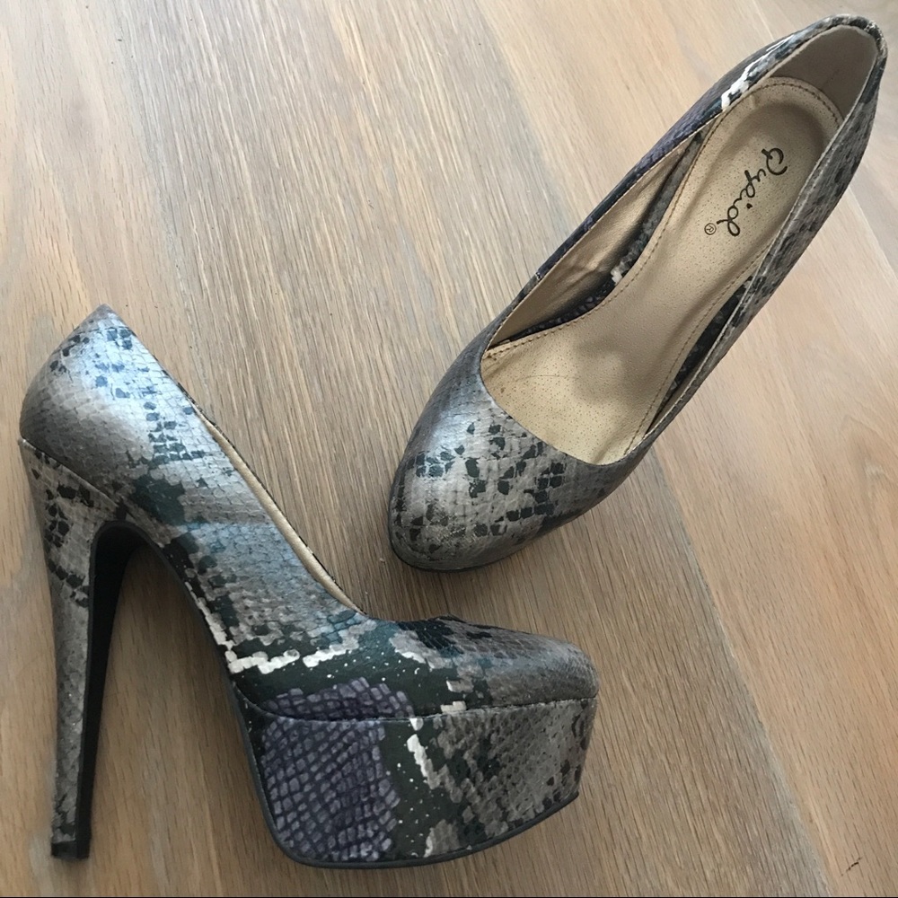 Gray Purple Black Snake Party Pump Platform Heels